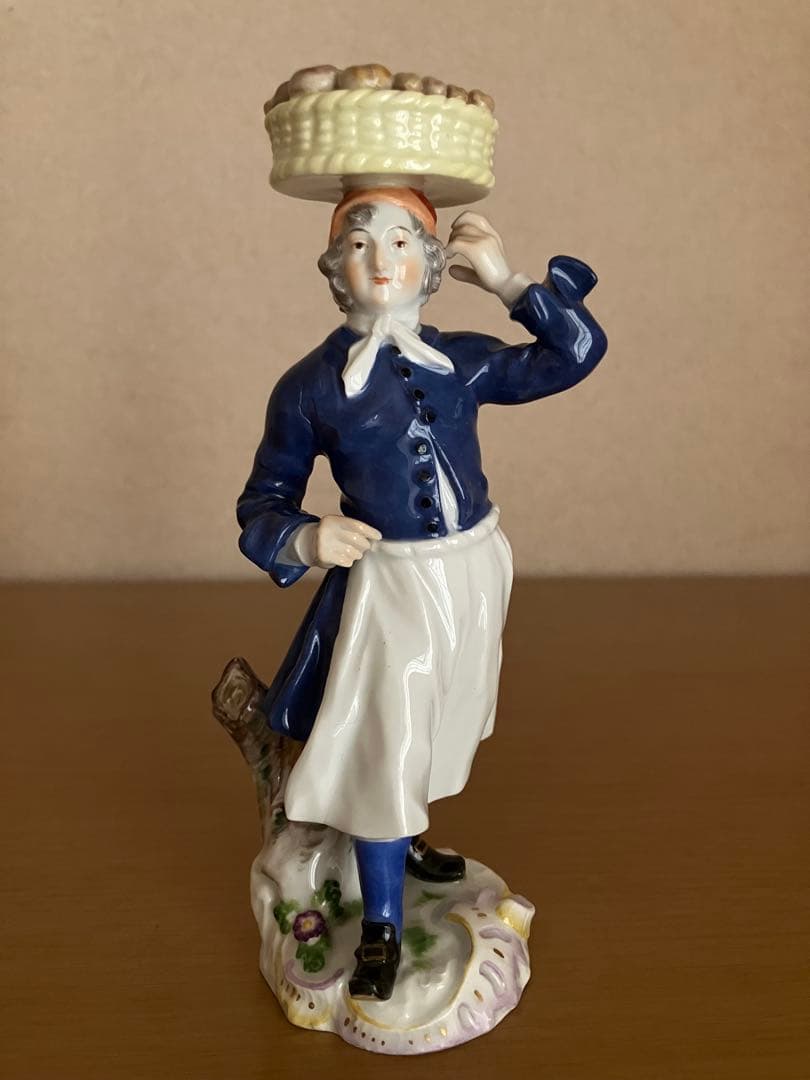 マイセン☆物売りシリーズ☆パン屋さんフィギュリン　人形