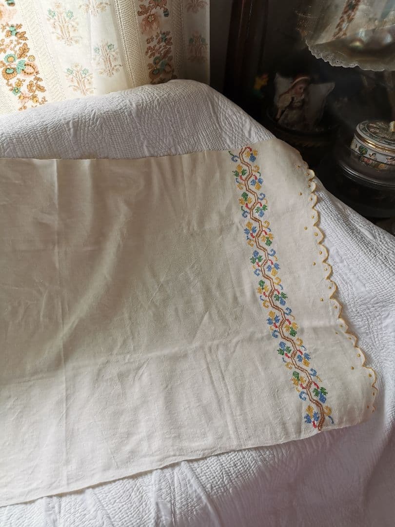 アンティーク イタリア ホームスパンリネン クロスステッチ刺繍 スカラップクロス