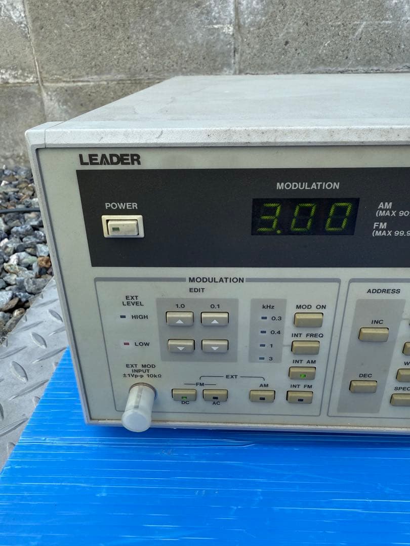 LEADER 3220 シグナルジェネレーター標準信号発生器リーダー電子ジャンク