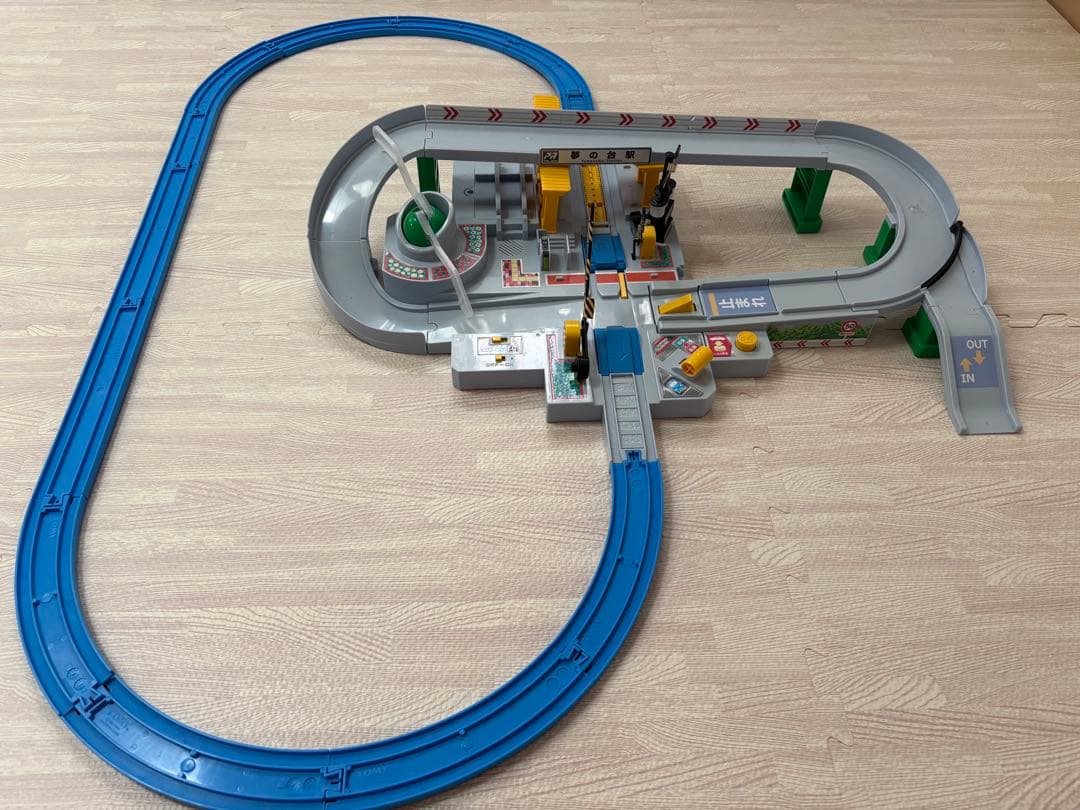 【お値打ち】トミカ ぐるぐるシュート!! DXトミカパーキング他　4点セット販売