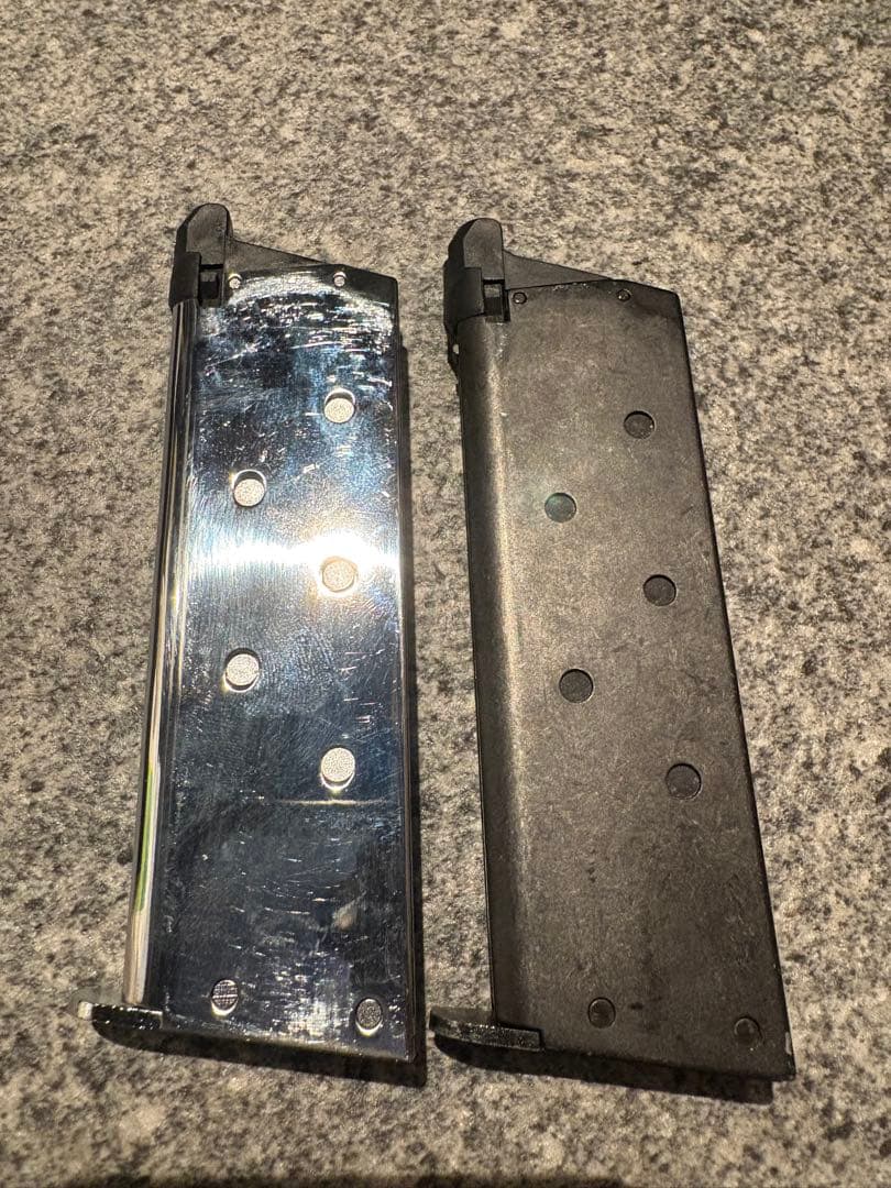 東京マルイ V10 ULTRACOMPACT ブラック シルバーマガジン付き