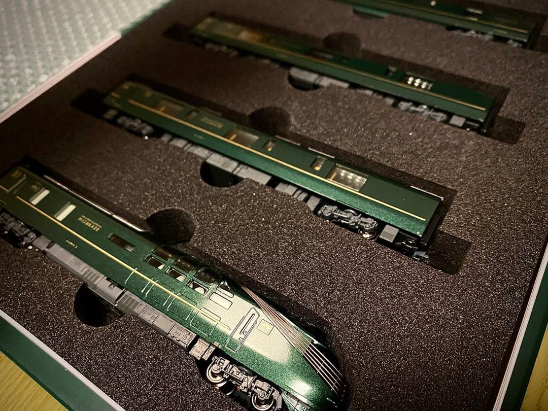 【特別企画品】KATO 10-1570 87系 瑞風 10両セット　(試走のみ)