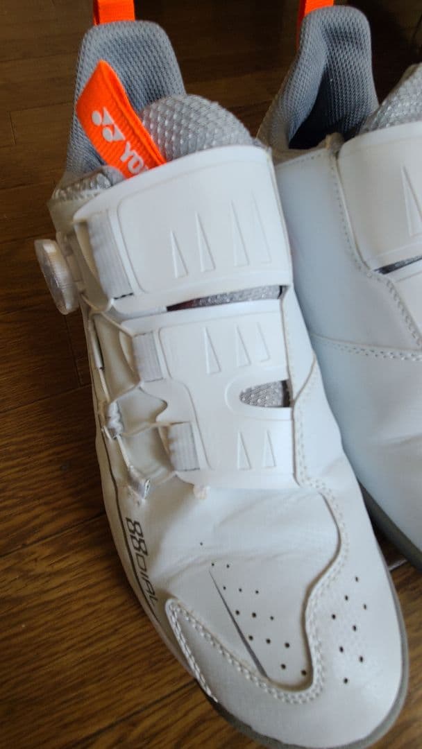 バドミントンシューズ ホワイト ダイヤル式サイズ27.0cm