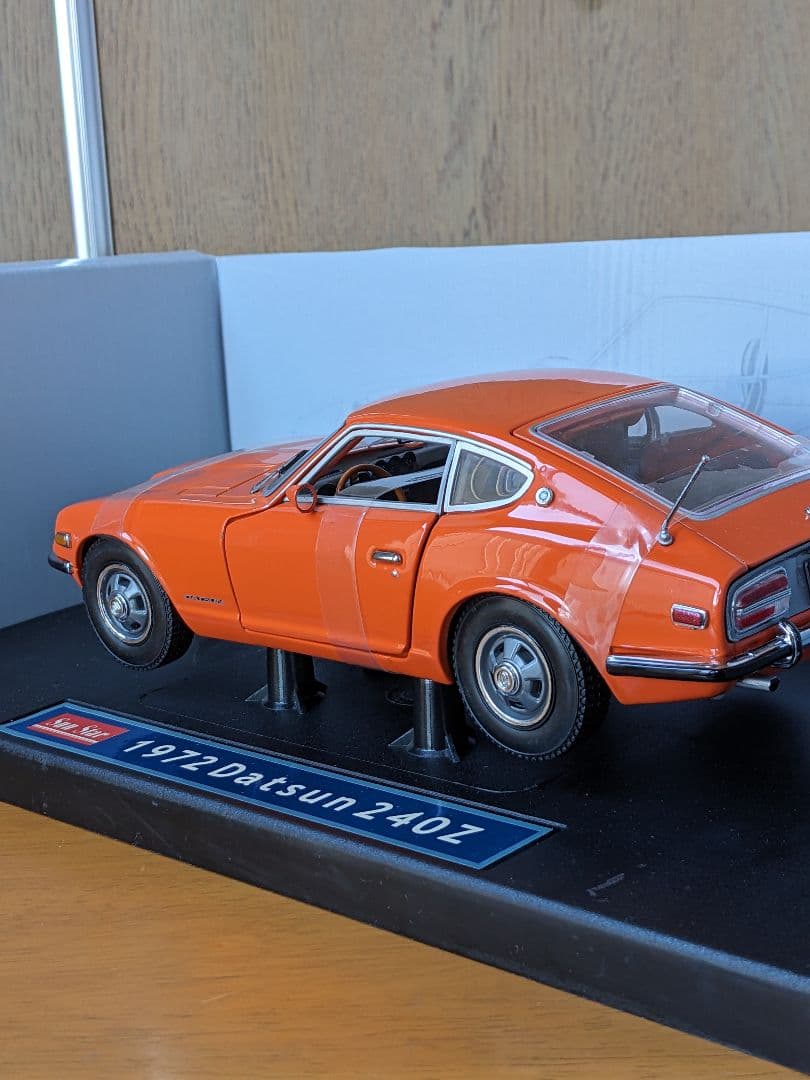 サンスター 1/18 　1972 Datsun 240Z ミニカー　送料無料