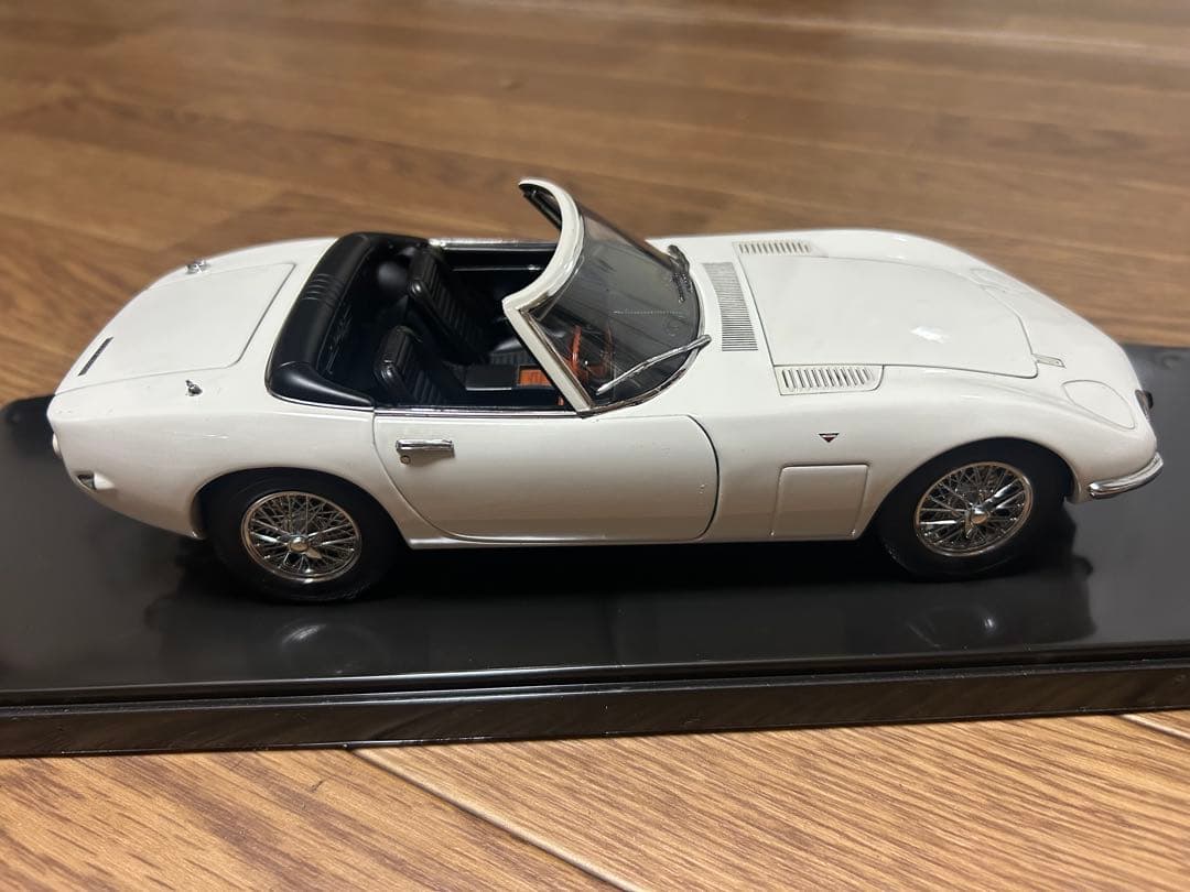 トヨタ2000GT 007ボンドカー　白オープンカー　1/18 AUTOART