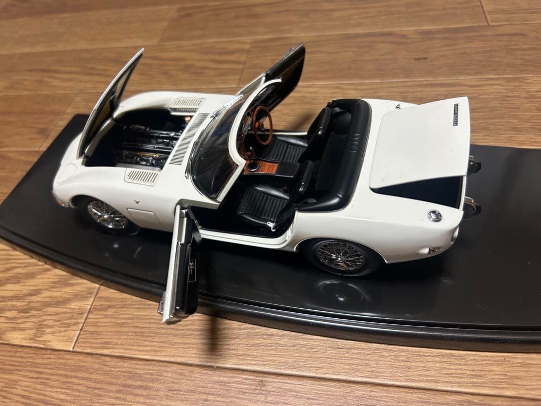 トヨタ2000GT 007ボンドカー　白オープンカー　1/18 AUTOART