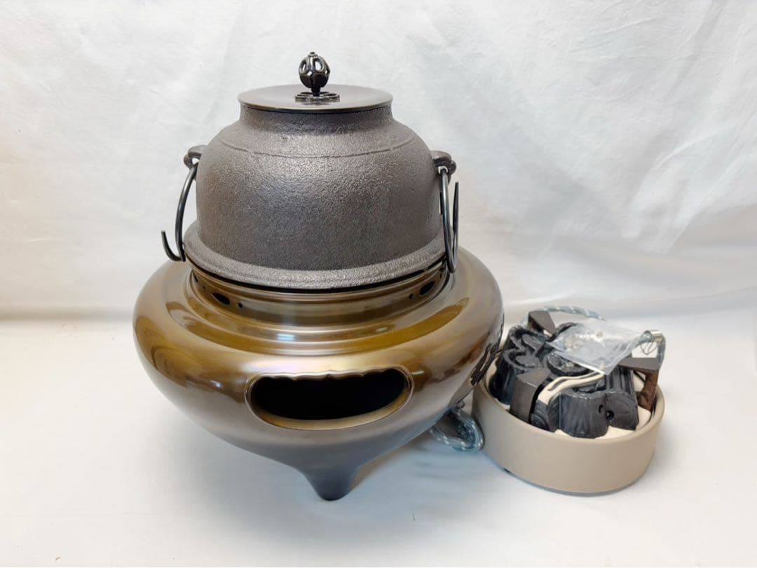 未使用 茶道具 風炉師麻生雄芳 釜師菊地政光合作 唐銅朝鮮風炉 野々田電熱器共箱