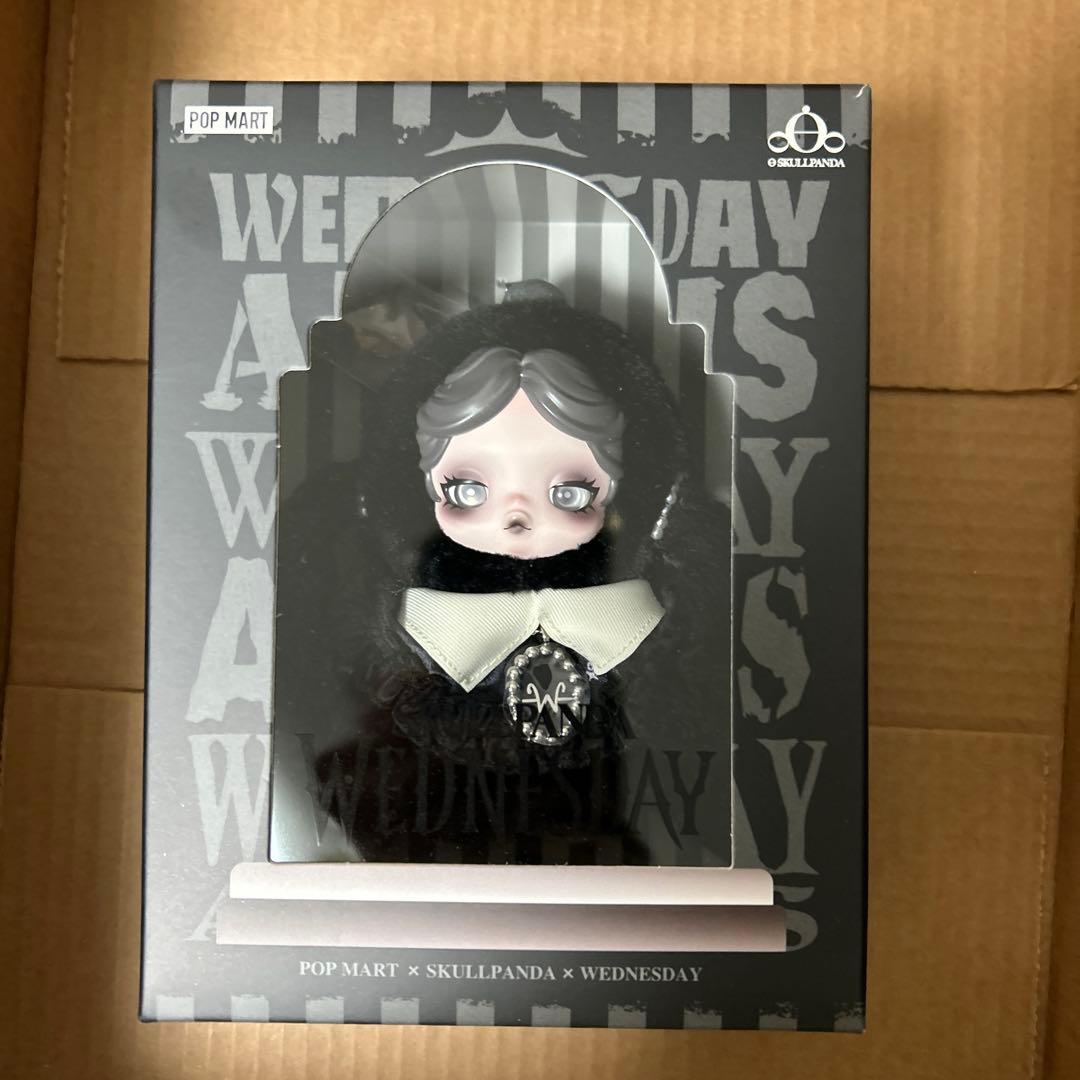 Pop mart ポップマート　スカルパンダ　Wednesday ウェンズデー