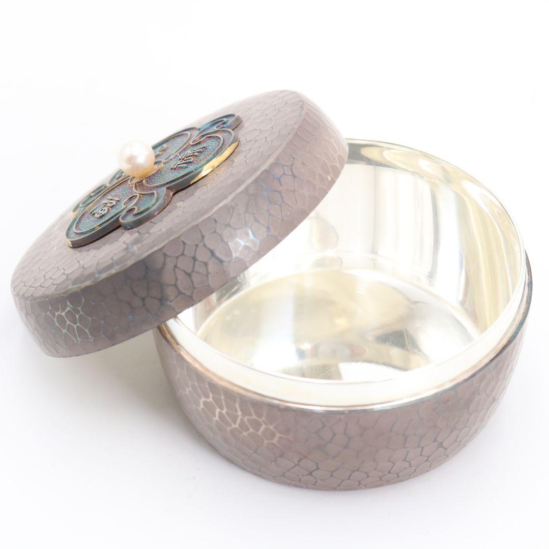 純銀製 ボンボニエール 福禄寿 真珠摘 槌目蓋物 ヤンポ 約184g　M665