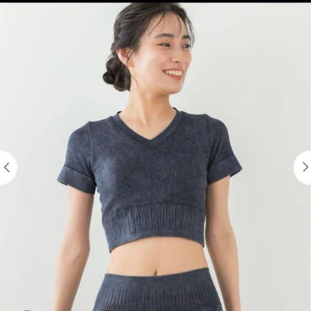 新品未使用タグ付き上品希少アクティブクロップドトップスSUKALAブラックS