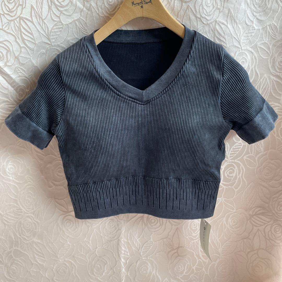 新品未使用タグ付き上品希少アクティブクロップドトップスSUKALAブラックS