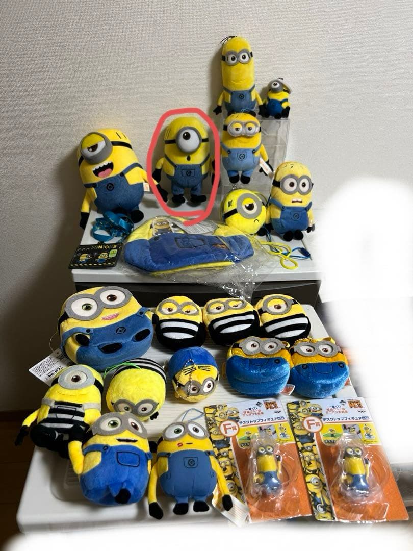 ミニオンズのぬいぐるみとポシェット、パスケース