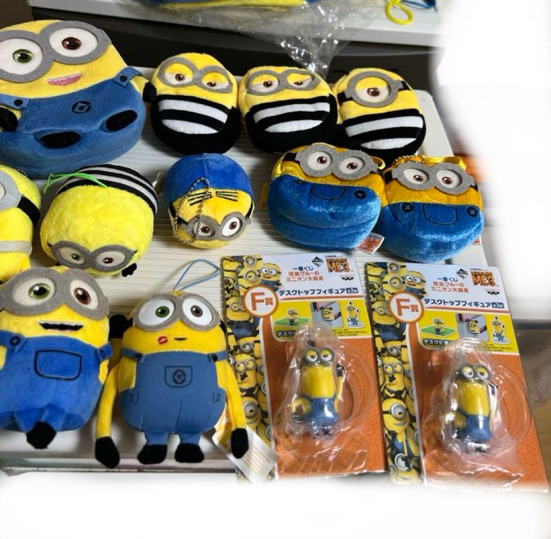 ミニオンズのぬいぐるみとポシェット、パスケース