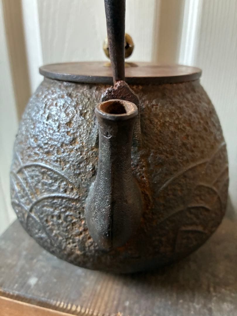龍文堂 鉄瓶 在銘　銀象嵌