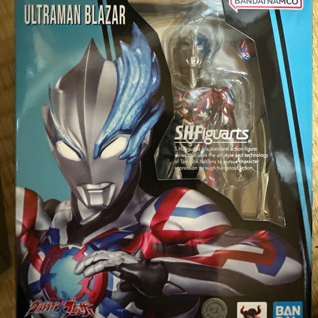 ウルトラマンブレーザー&ファードランアーマー　セット　フィギュアーツ