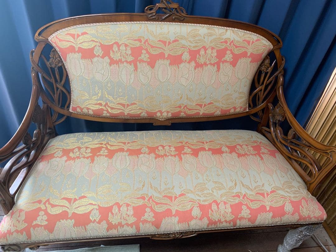 メデア社　イタリア製アンティークソファー