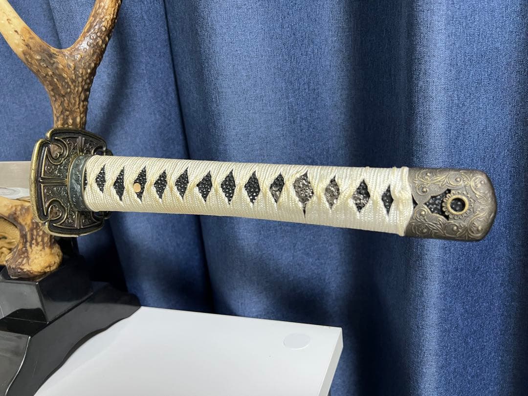 高級模造刀武具　一本　(角の台は付きません❌)