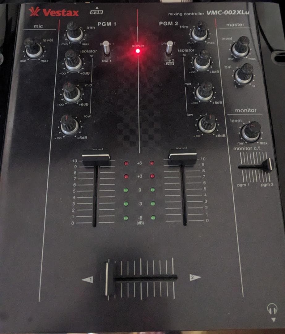 【シンプル！DJ始めたい方に】DJミキサー Vestax VMC-002 XLu