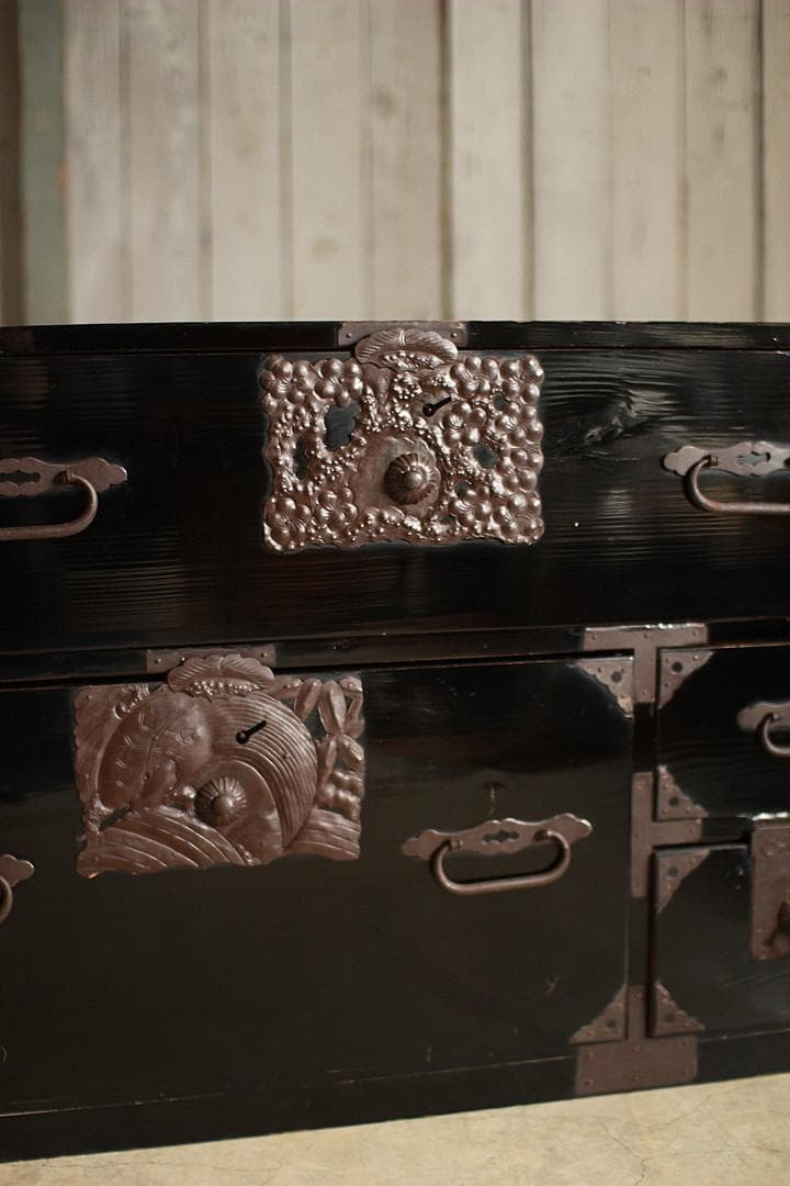 綺麗な打ち出し金具庄内箪笥　4杯　タンス　収納　古家具　古民家　時代家具