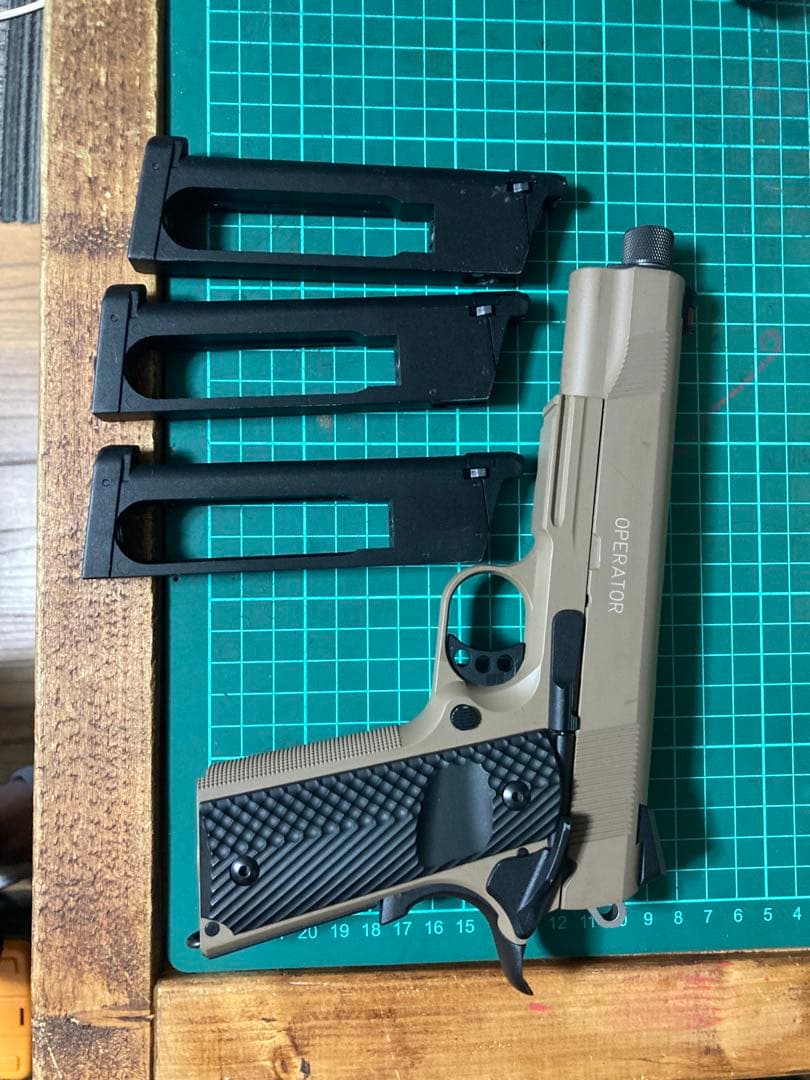 カーボネイト　M45 CQP タンカラー ガスガン マガジン3本付き