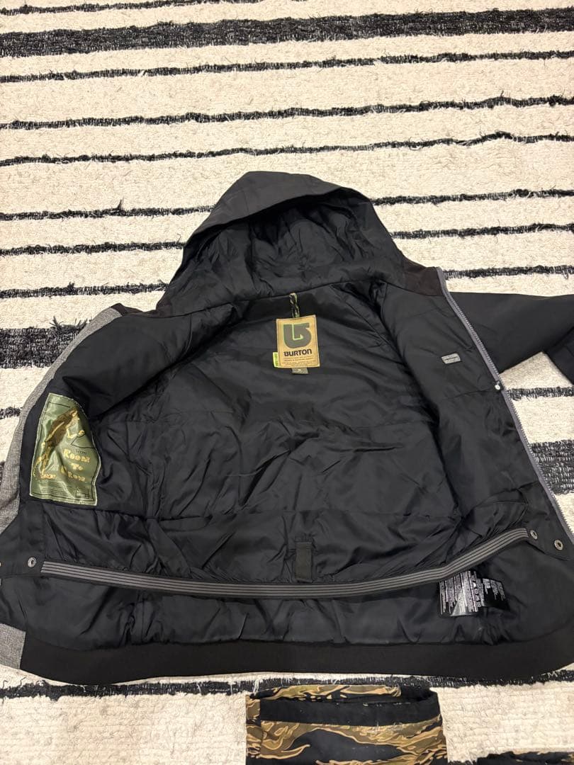 BURTON 迷彩柄 ジャケットとパンツセット Sサイズ