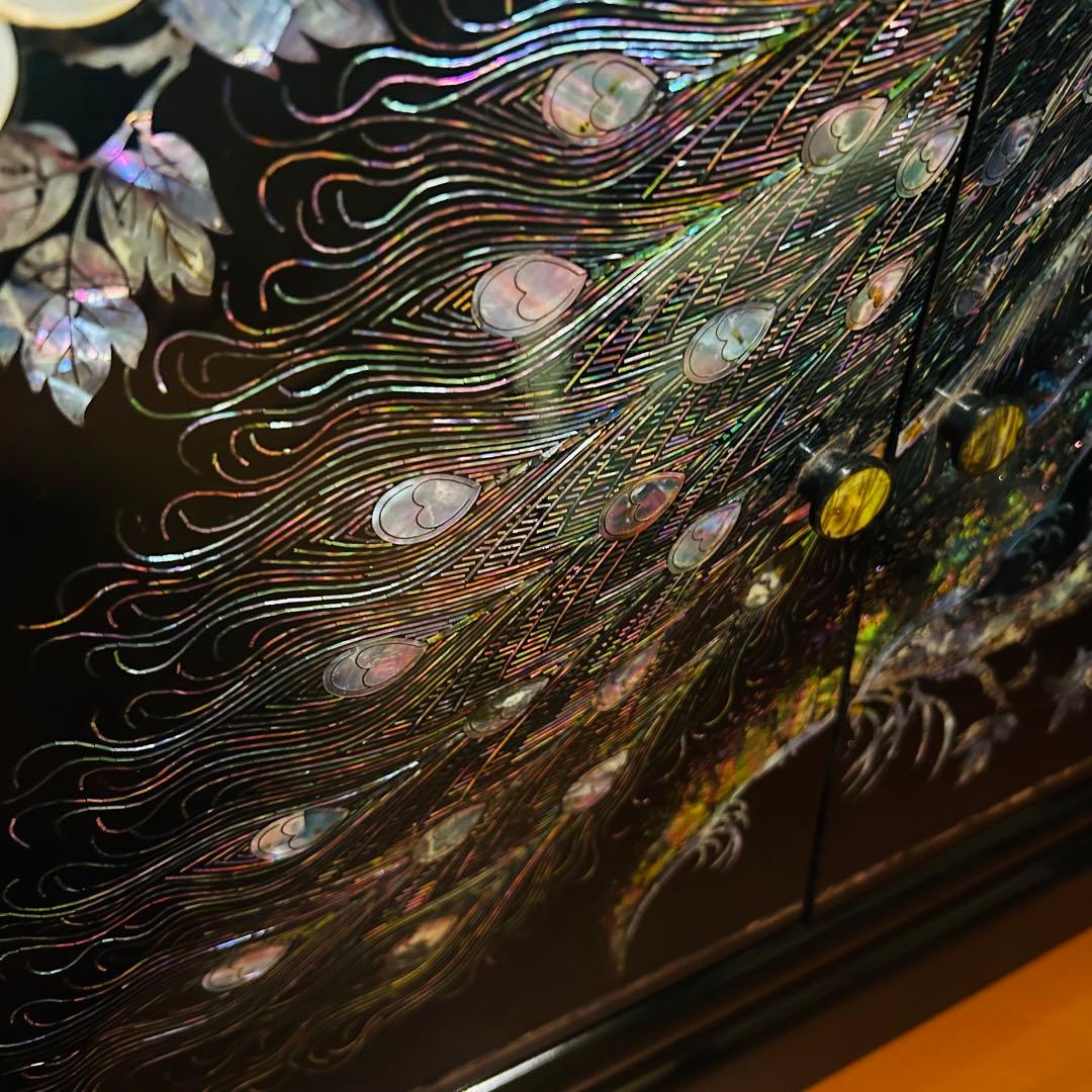 螺鈿細工キャビネット　箪笥　高級家具　孔雀　鶴　月　動物柄　韓国　中国　民芸家具