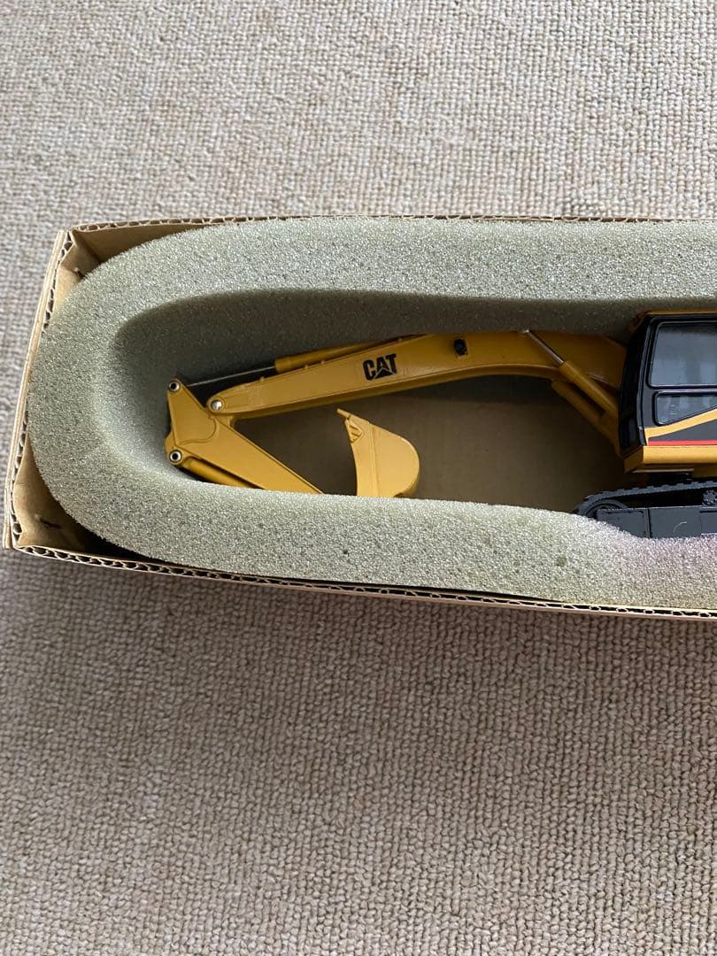 CATキャタピラー社　325 REGA 油圧ショベル 1/50 箱付　美品　新品