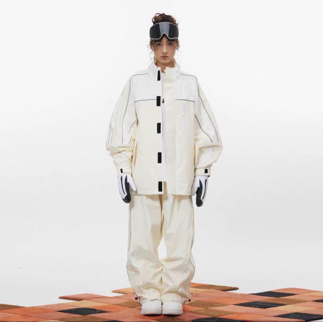 クリーム色 スノーボードウェア　スキーウェア　男女兼用