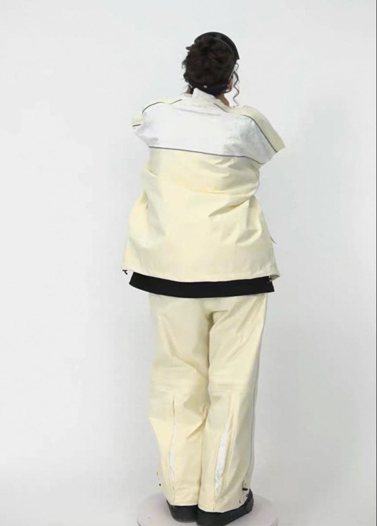 クリーム色 スノーボードウェア　スキーウェア　男女兼用