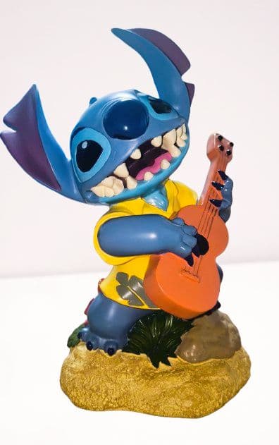 スティッチ ギター付きスタチュー – 加藤工芸（Hand Crafted）