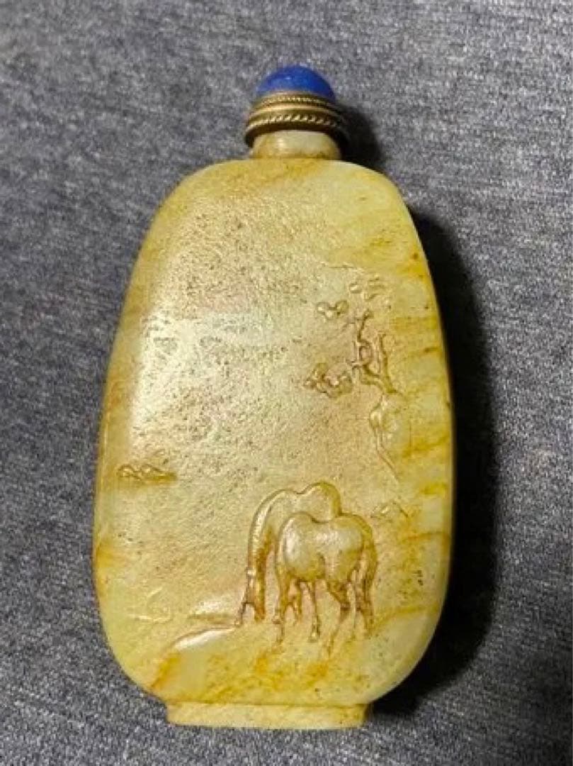 中国古美術品　雲龍文陽刻砡製鼻煙壷　玉石