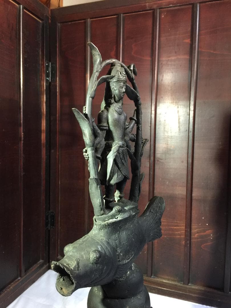 2026年、貴重な大変古い手作りの仏像です。