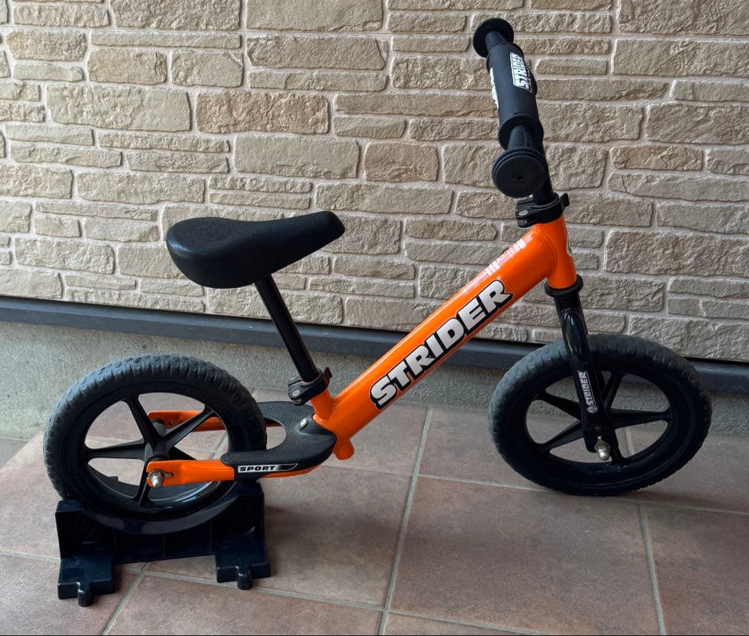 【極美品】STRIDER スポーツモデル 12インチ オレンジ 日本正規品
