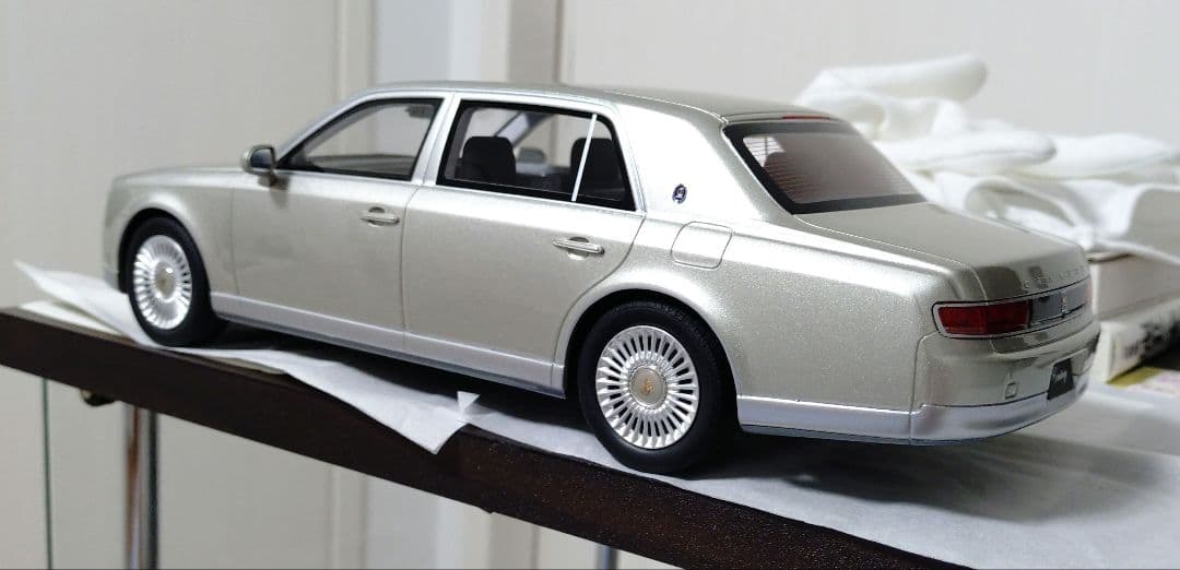 1/18 トヨタ センチュリー シルバー