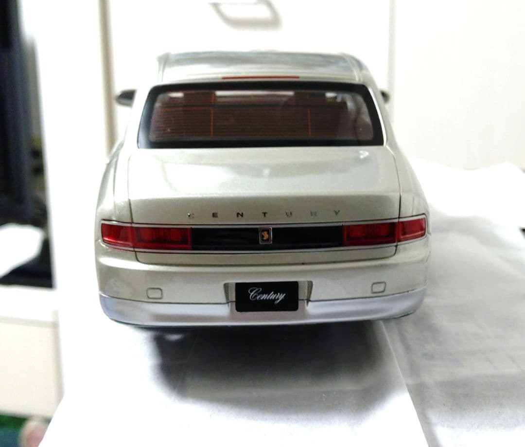 1/18 トヨタ センチュリー シルバー