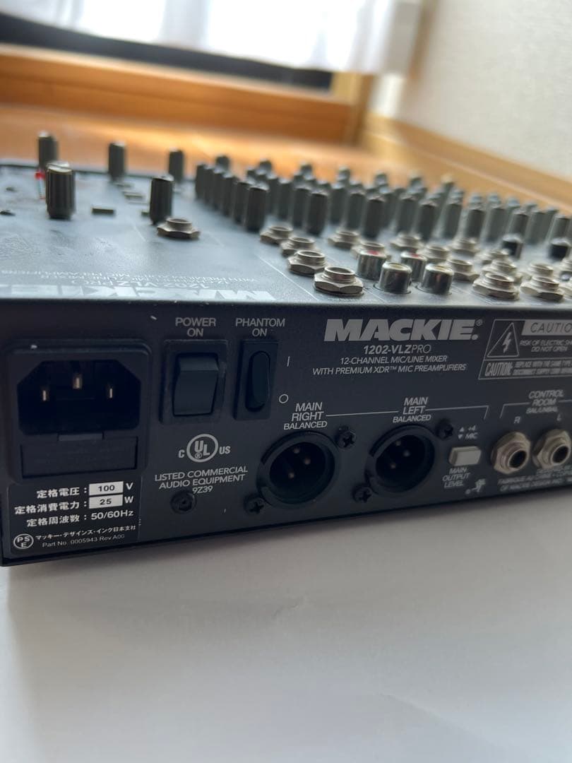 美品 MACKIE 1202VLZーPRO 元箱、取説あり。電源ケーブルなし。