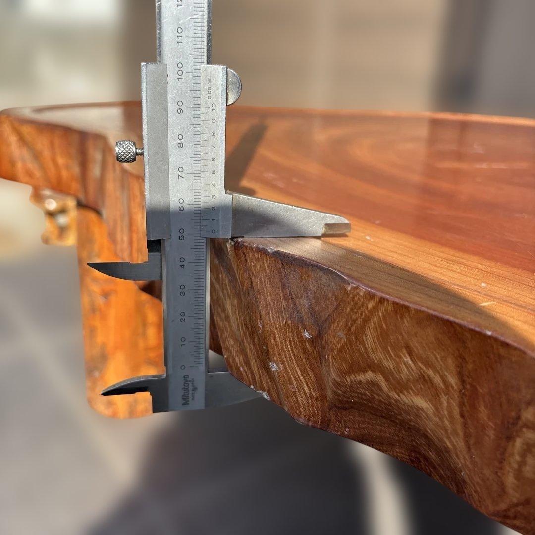 木製テーブル 自然な形状