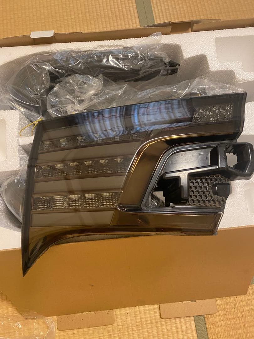 ヴァレンティ　30ヴェルファイア前期　テールランプ