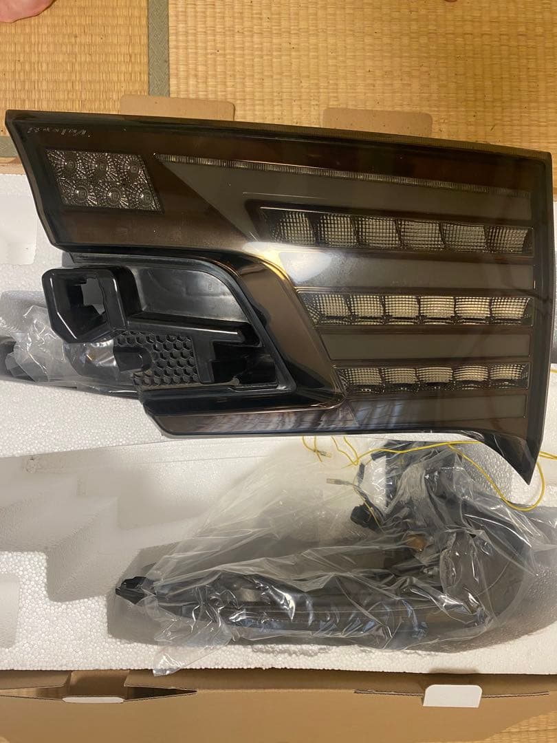 ヴァレンティ　30ヴェルファイア前期　テールランプ