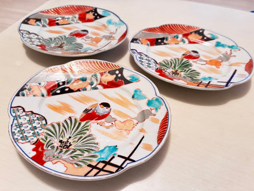 有田焼　古伊万里様式　染錦手（そめにしきて）花鳥地紋様江戸時代3枚セット