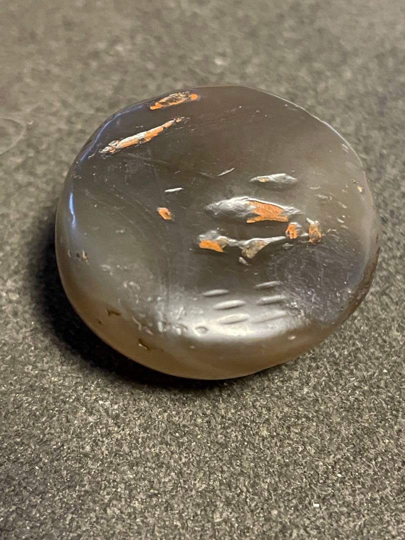 縄文期 津軽錦瑪瑙線刻垂飾珠　線刻 石肌に遺朱　出土品