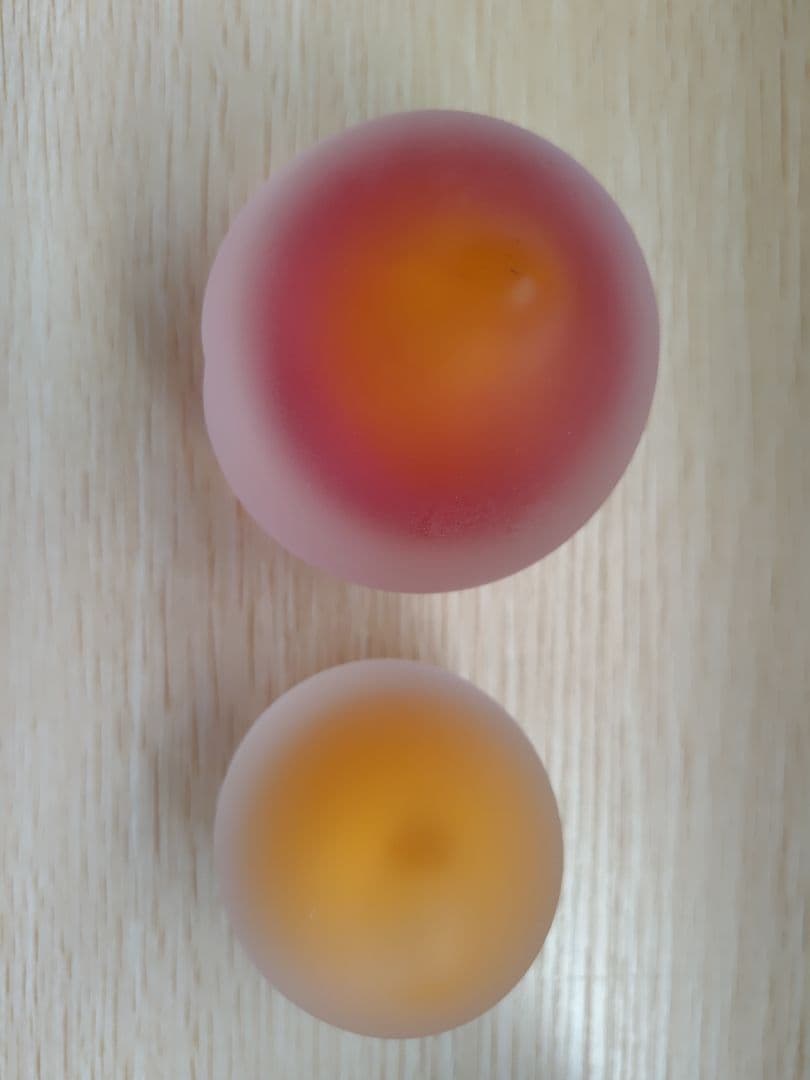 桃と枇杷のようなペーパーウエイト