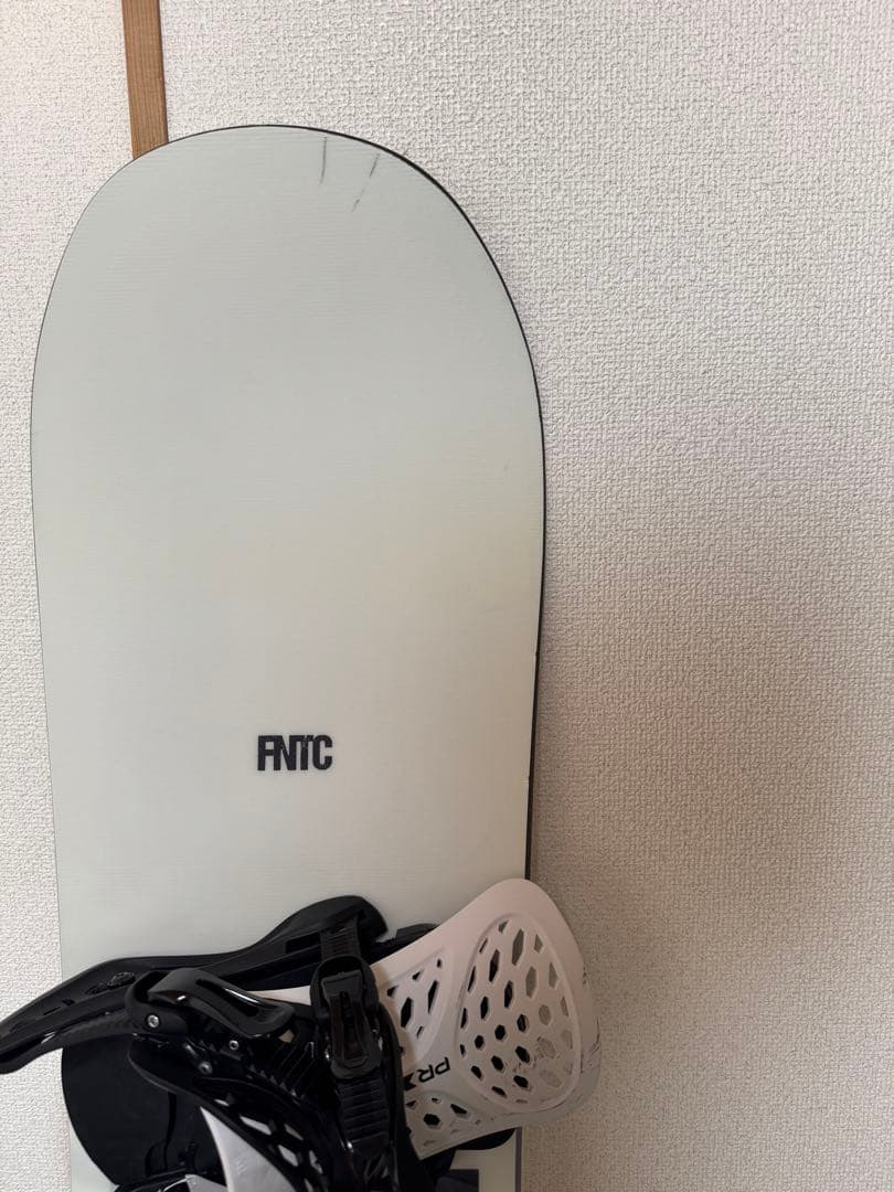 FNTC TNT ホワイトスノーボード バインディング付き