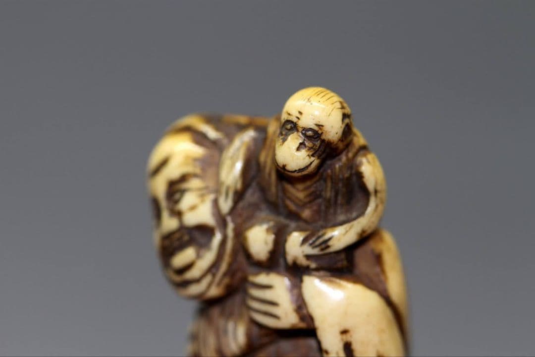 江戸時代 根付 「猿回しの大道芸人」 IS3