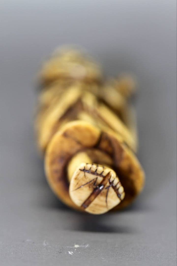 江戸時代 根付 「猿回しの大道芸人」 IS3