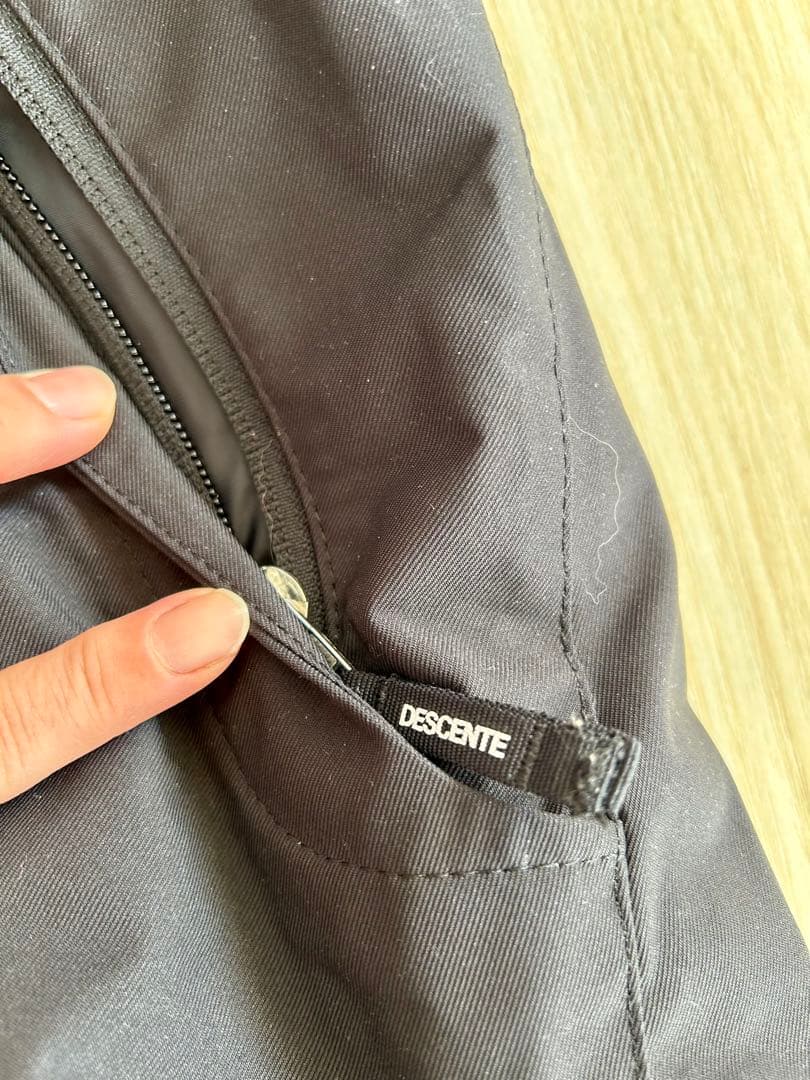 試着のみ　DESCENTE ブラック スキーウェア