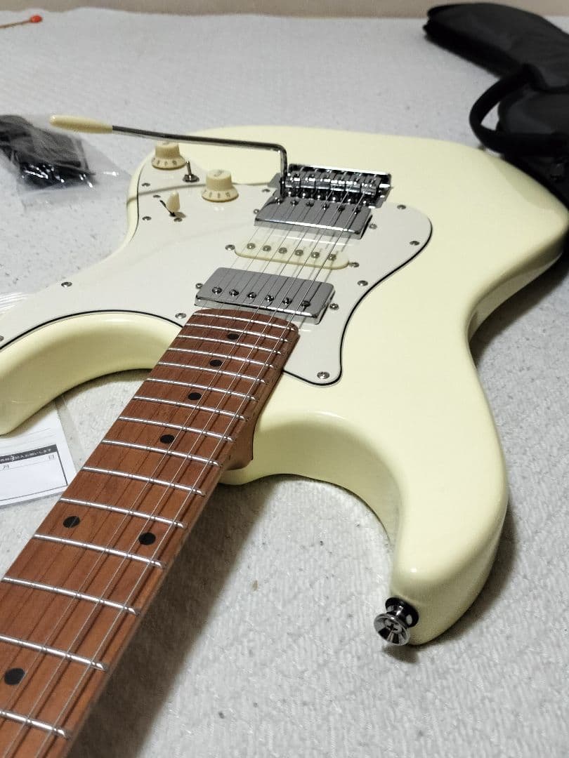 Bacchus バッカス ストラトキャスター HSH ケース 付き ほぼ新品