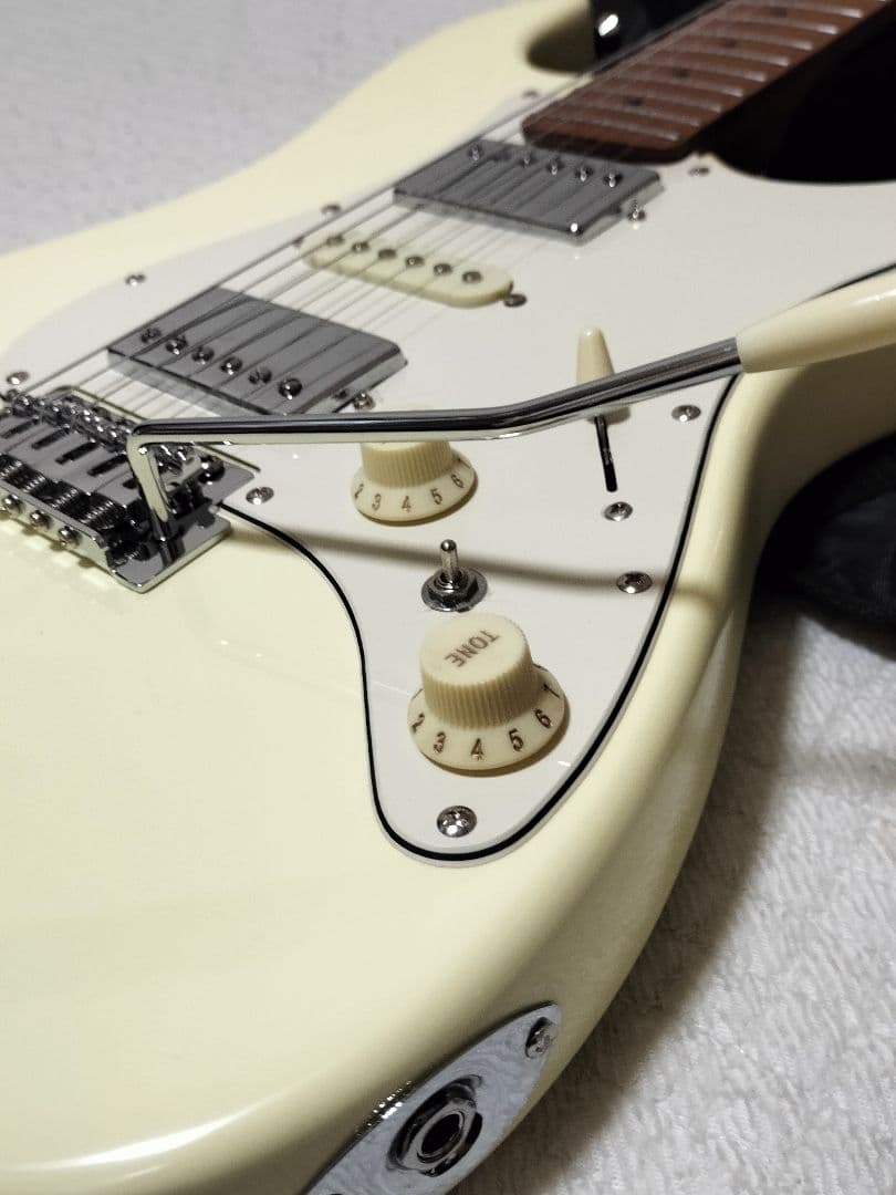 Bacchus バッカス ストラトキャスター HSH ケース 付き ほぼ新品