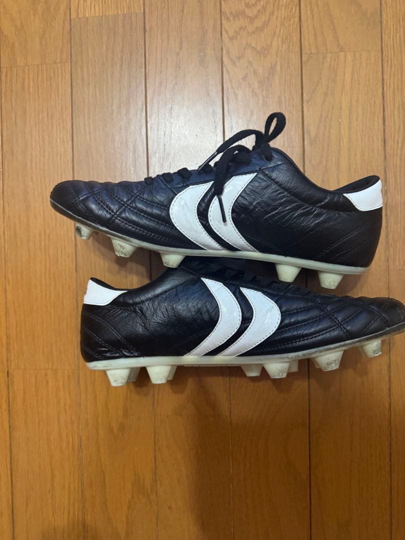 【超お買い得 】YASUDA サッカーシューズ ブラック/ホワイト　早いもの勝ち