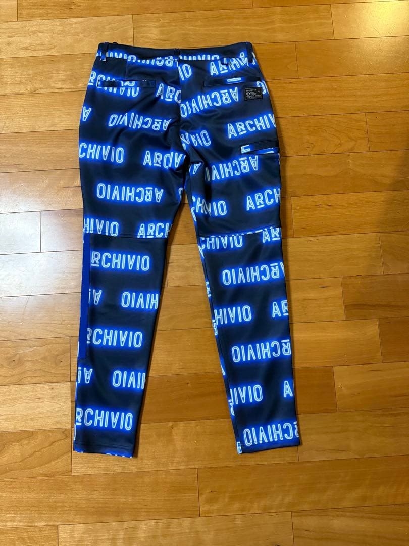 未使用品タグ付きアルチビオネオンロゴ総柄パンツサイズ４６定価３３０００円